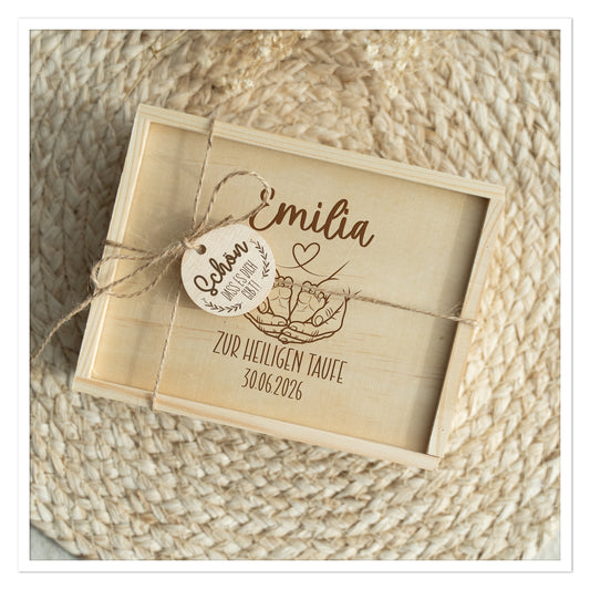Geldgeschenk Taufe Holzbox mit Baby-Füßchen – personalisiert