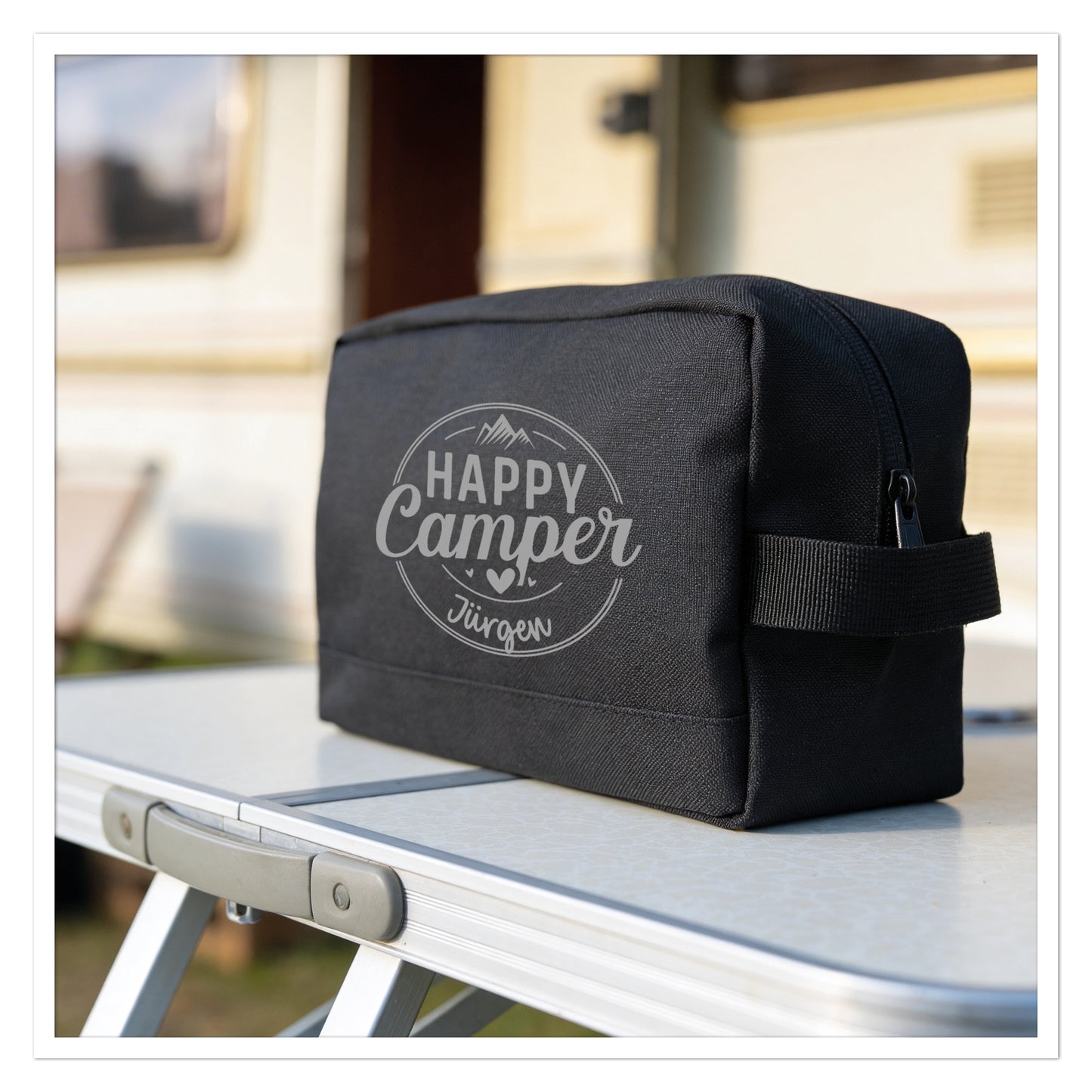 Personalisierte Kulturtasche „Happy Camper“ mit Name