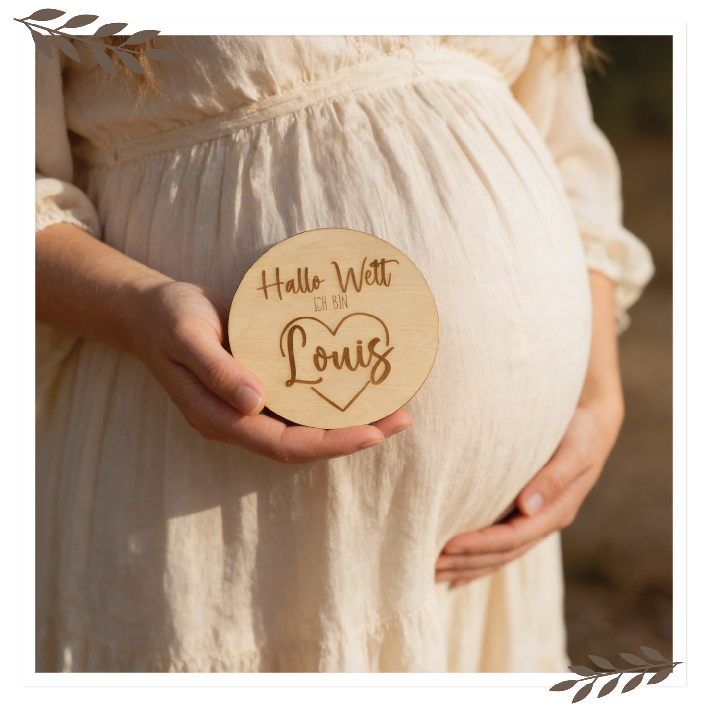 Personalisiertes Holzschild „Hallo Welt ich bin …“ mit Herz