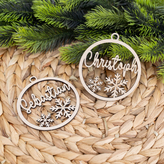 Personalisierte Holz-Weihnachtskugel Schneflocke mit Namen