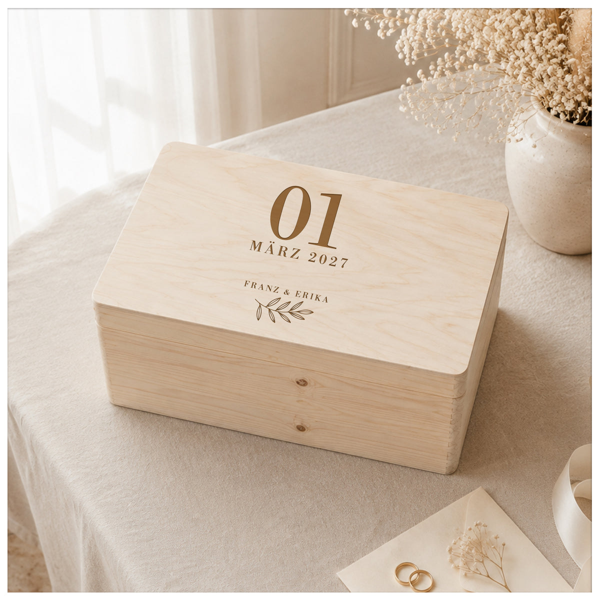 Personalisierte Hochzeitsbox aus Holz mit Namen und Datum
