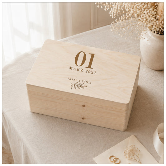 Personalisierte Hochzeitsbox aus Holz mit Namen und Datum