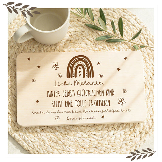 Personalisiertes Frühstücksbrett Erzieherin Regenbogen