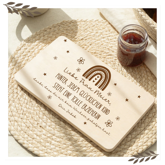 Personalisiertes Frühstücksbrett Erzieherin Regenbogen