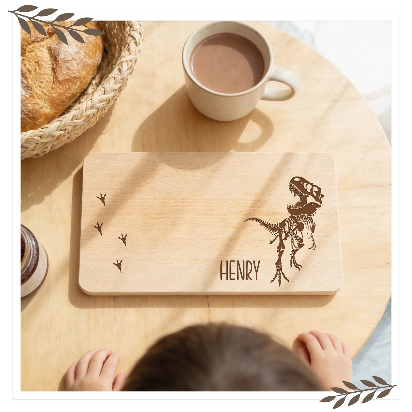 Personalisiertes Frühstücksbrett aus Buche mit Dino Skelett und Namen