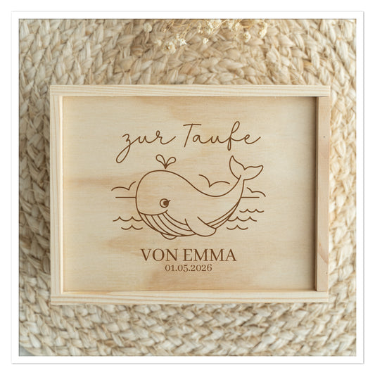 Geldgeschenk Taufe Holzbox mit Wal – personalisiert