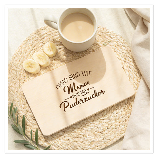 Schneidebrett aus Buche „Omas sind wie Mamas nur mit Puderzucker“