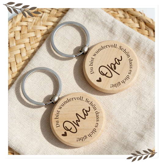 Personalisierter Holz-Schlüsselanhänger „Oma, Du bist wundervoll“