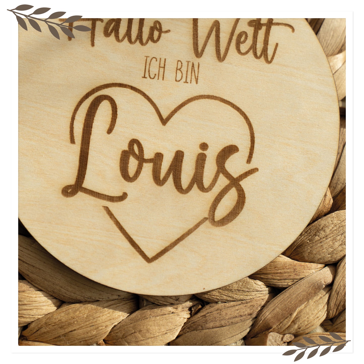 Personalisiertes Holzschild „Hallo Welt ich bin …“ mit Herz