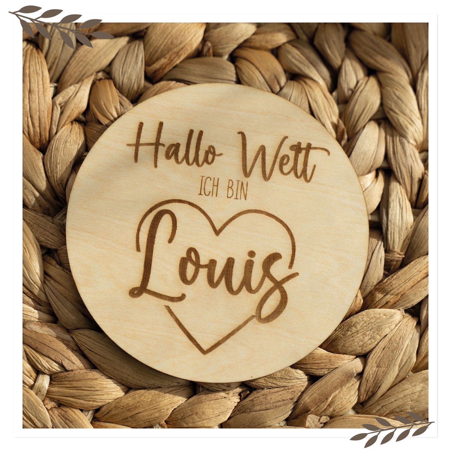 Personalisiertes Holzschild „Hallo Welt ich bin …“ mit Herz