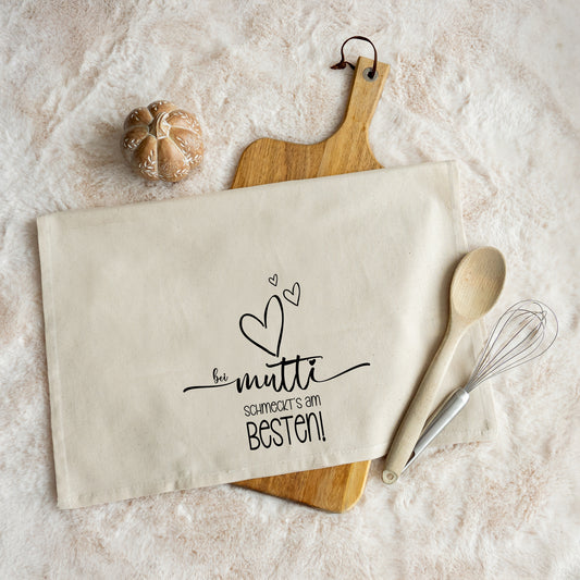 Geschirrtuch „Bei ... schmeckt's am besten“ – personalisiert