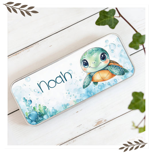 Stiftebox aus Metall mit Wunschname - Design Schildkröte