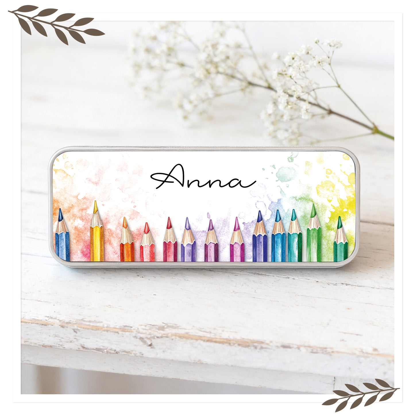 Stiftebox aus Metall mit Wunschname - Design Buntstifte